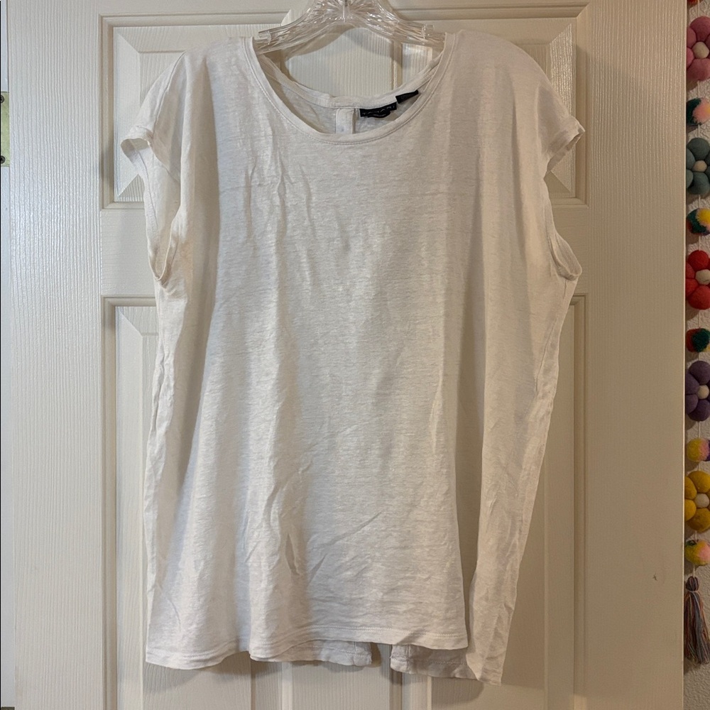 TAHARI 100% Linen Women's White Button Back Tee